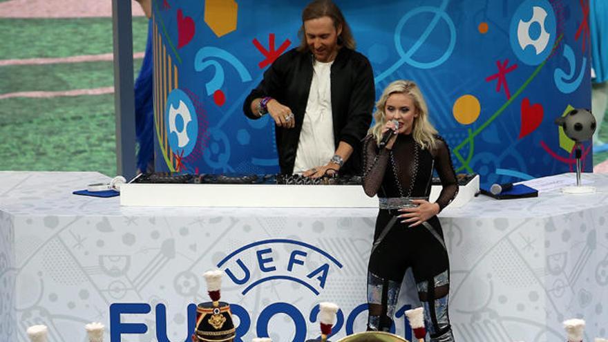 David Guetta y Zara Larsson.