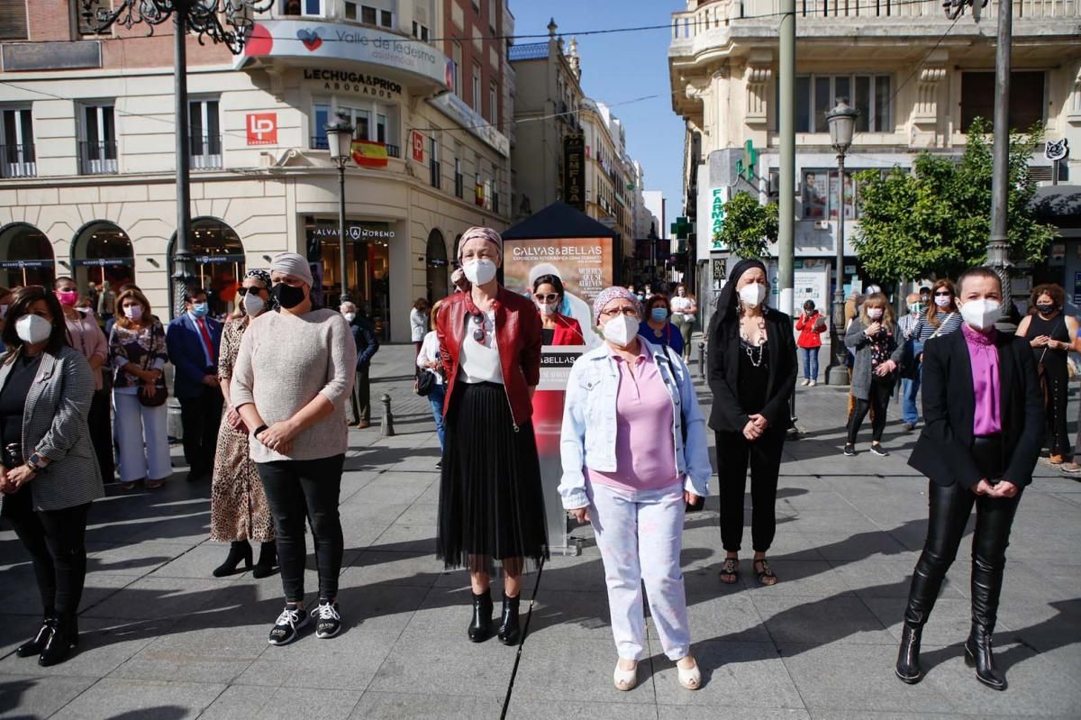 'Calvas y bellas', una invitación a mirar al cáncer a los ojos