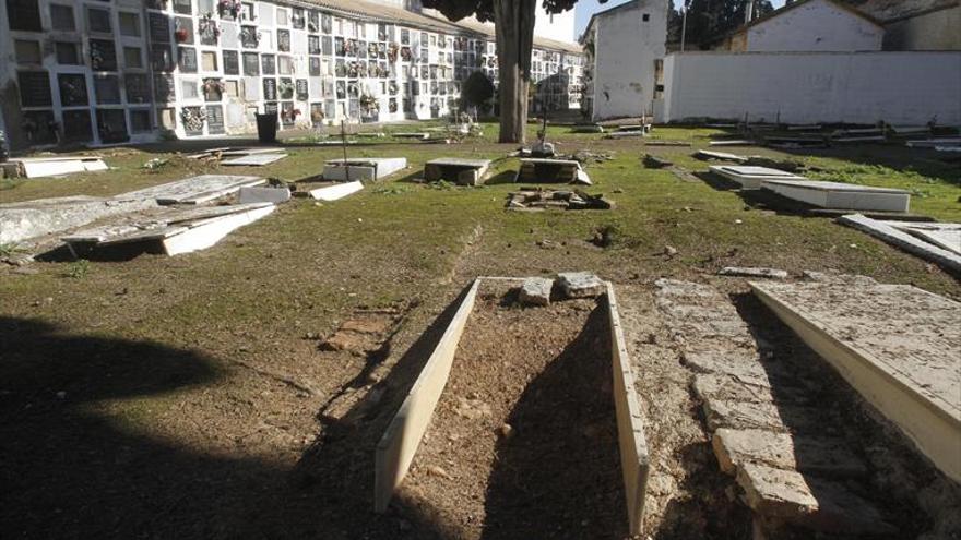 La Junta autoriza el inicio de las exhumaciones en las fosas comunes