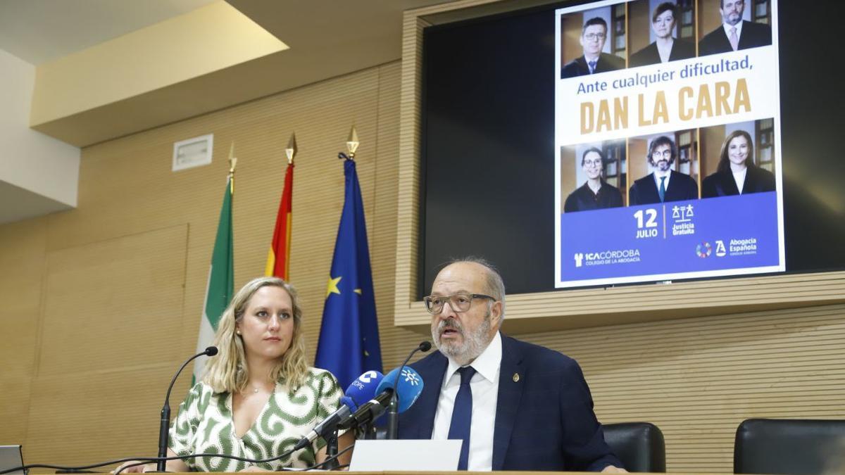 Sofía Fuentes y Carlos Arias intervienen en el acto del Día de la Justicia Gratuita del Colegio de la Abogacía.