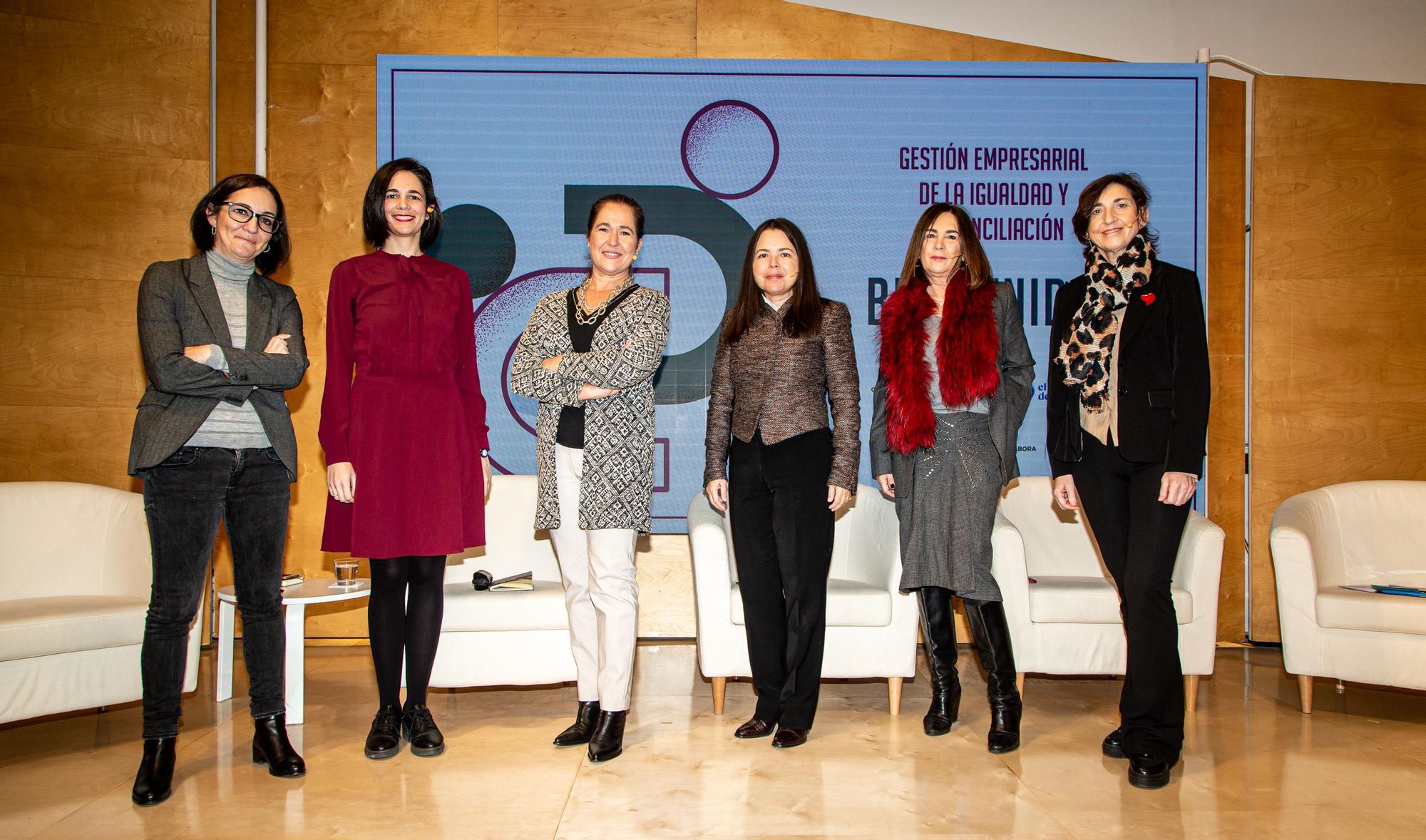 Gemma Robles, directora de El Periódico de España, Violeta Molina, periodista responsable de conciliación e igual de El Periódico de España, María Gómez del Pozuelo, Ceo y cofundadora de Womenalia, María Luisa Chacón, directora de comunicación de Procter&amp;Gamble , Charo Izquierdo, periodista, consejera independiente y experta en conciliación e igualdad , Begoña Suárez, subdirectora para el Emprendimiento, la Igualdad en la Empresa y la Negociación  Colectiva de Mujeres del Instituto de las Mujeres