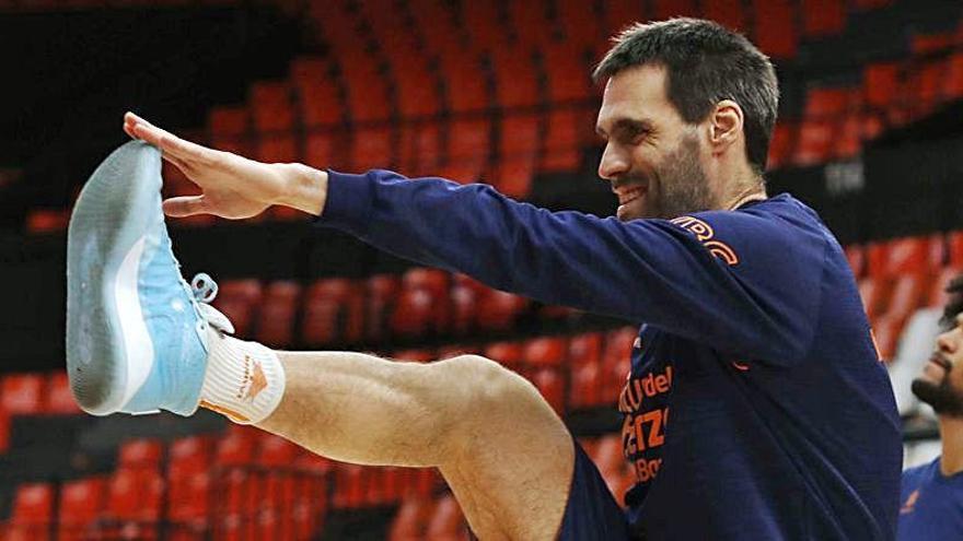 Fernando San Emeterio, en un entrenamiento en La Fonteta