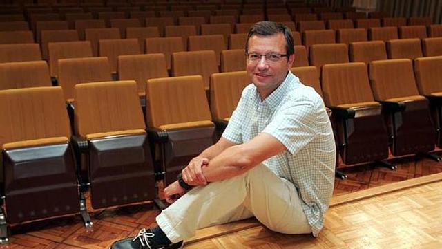 Jose Vicente Candela, en el Aula de la CAM, donde se proyectan las películas del cine-club.