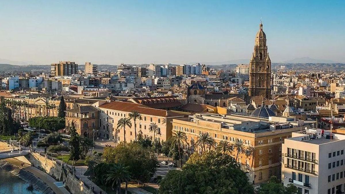 Panoránica de Murcia con la torre de la Catedral