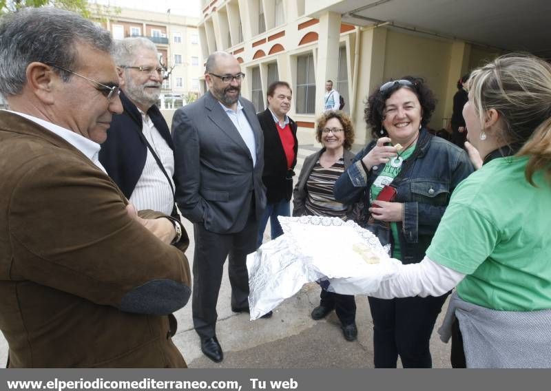 GALERÍA DE FOTOS - Encierros en protesta por supresión de líneas en valenciano