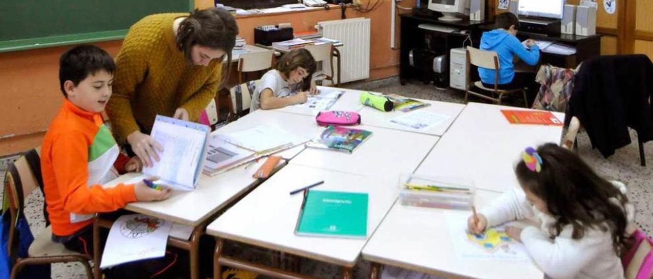 Los cuatro alumnos, cada uno con una actividad docente distinta.