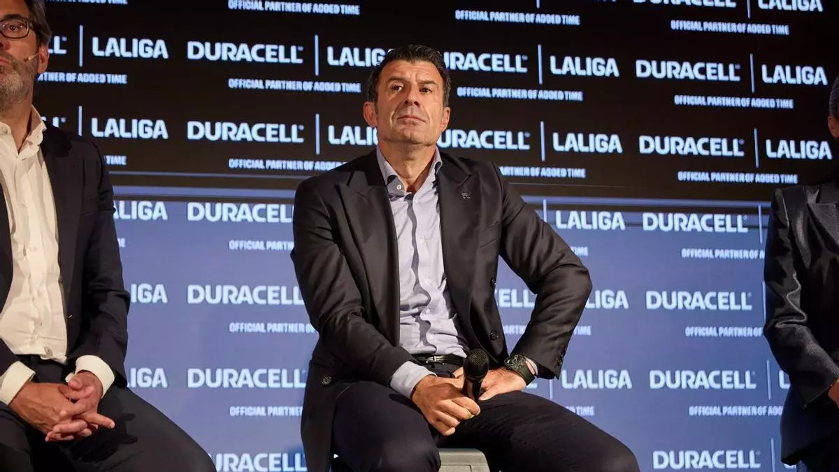 Luis Figo: "Yo no creo en la mano dura. Un entrenador tiene que saber de fútbol y cómo gestionar una plantilla de 30 jugadores"