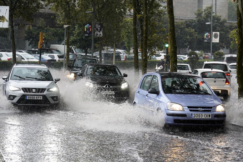 Un ruixat intens deixa més de 20 litres en pocs minuts a Girona