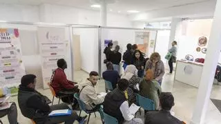 Una media de 50 personas inmigrantes regulariza su situación en Xàtiva al día: "Vamos a atenderlos a todos"