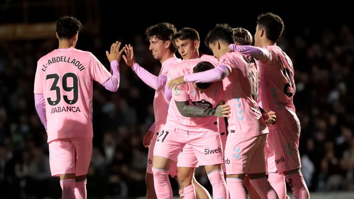 Partido de fútbol entre el Puerto de Vega y el Real Club Celta de Vigo en la última jornada de Copa del Rey.