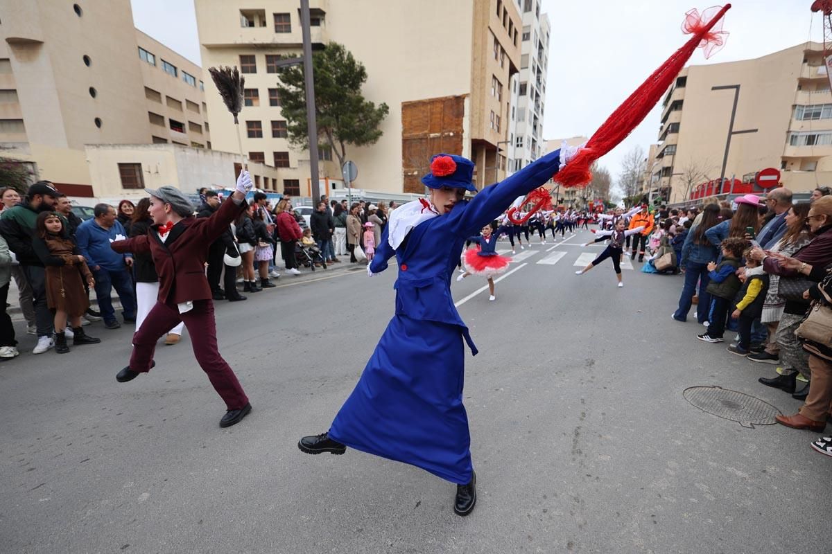 Búscate en las imágenes de la rúa de Carnaval de Ibiza