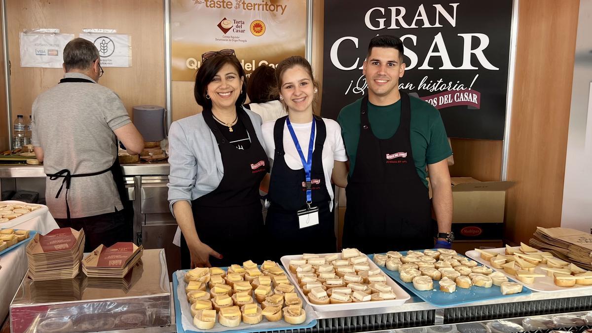 Estand de Quesos del Casar en la Feria del Queso de Trujillo.