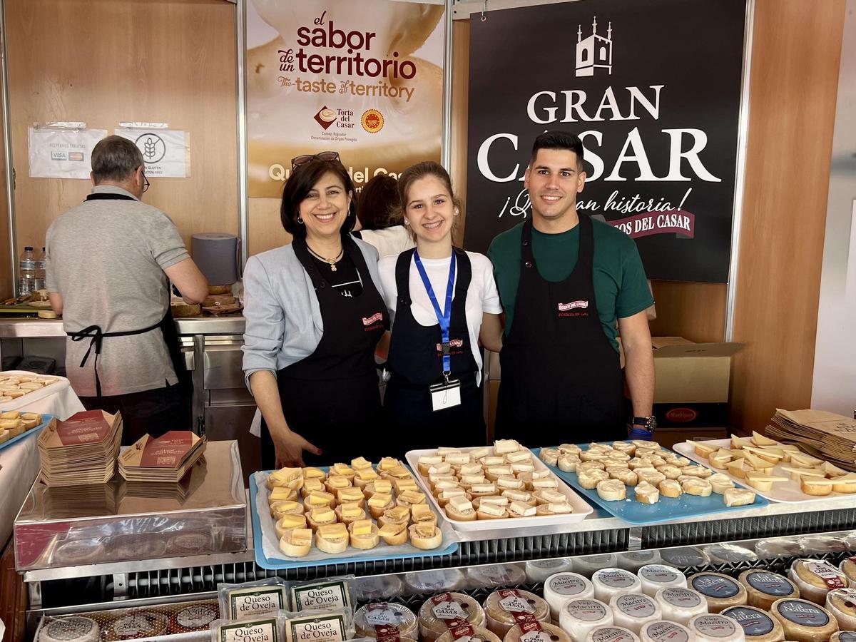 Estand de Quesos del Casar en la Feria del Queso de Trujillo.
