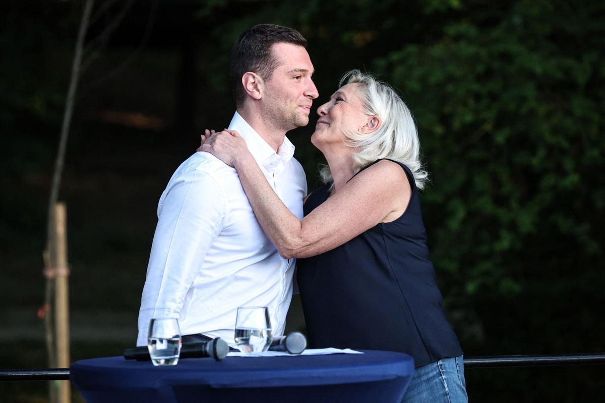 Jordan Bardella y Marine Le Pen, durante un acto de Agrupación Nacional en Lievin, en el norte de Francia, el pasado 4 de julio.