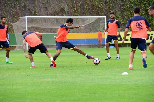 Entrenamiento UD Las Palmas en Barranco Seco ...