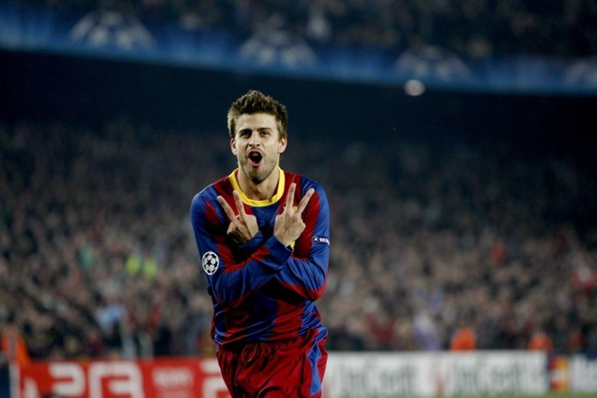 Piqué dedicándole un gol a Shakira