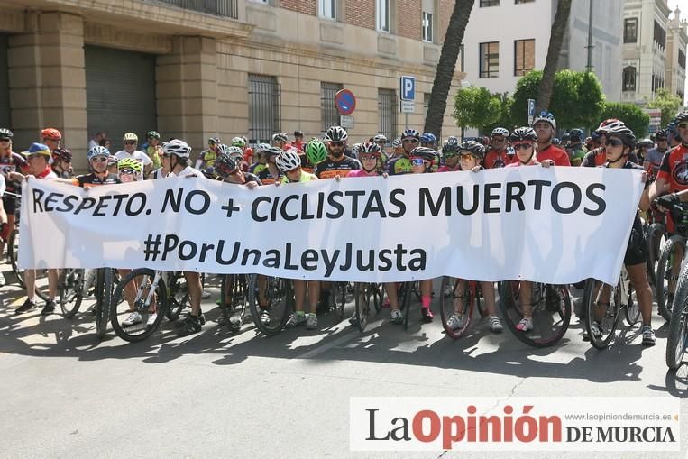 Concentración por la seguridad de los ciclistas