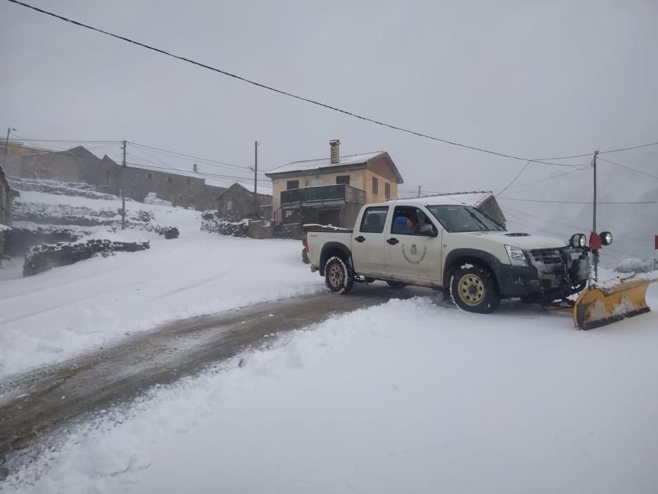 Temporal de nieve en el puerto de Somiedo y La Peral.