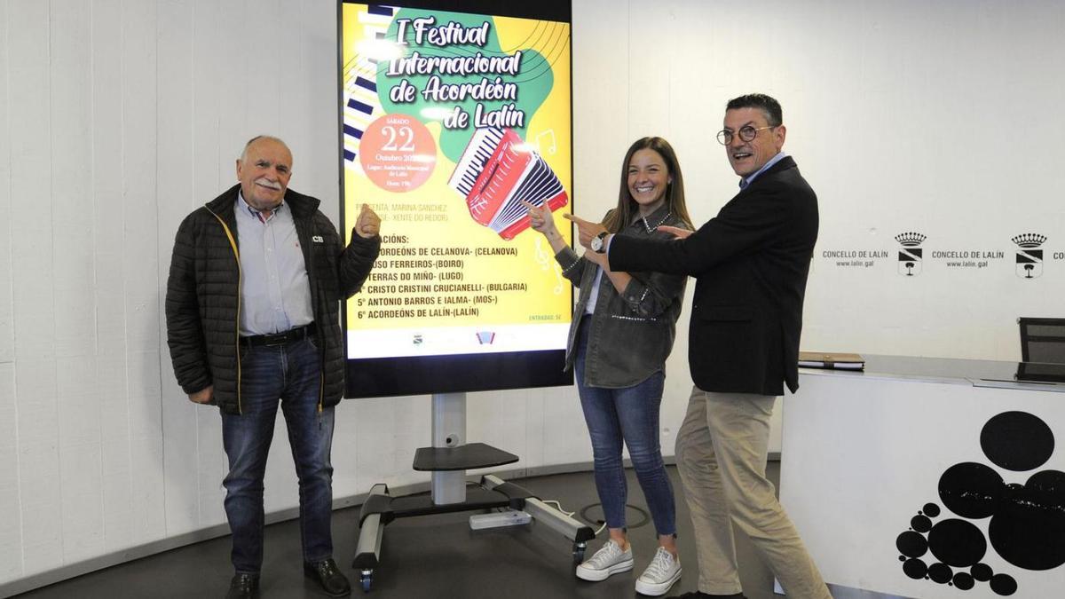 Maximino Míguez, Begoña Blanco y
Juan Ruibal en la presentación del
espectáculo. | // BERNABÉ/JAVIER LALÍN