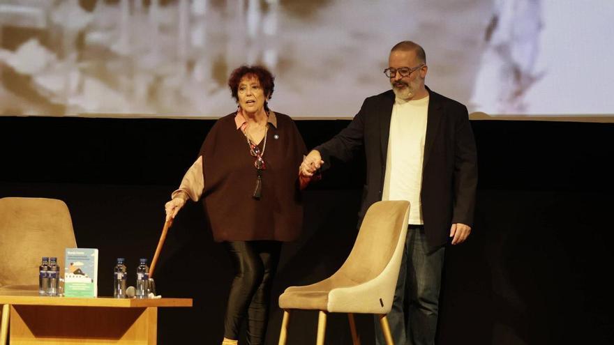 Maruja Torres, en la Noche Blanca de Oviedo: «En este mundo hay mucha maldad»