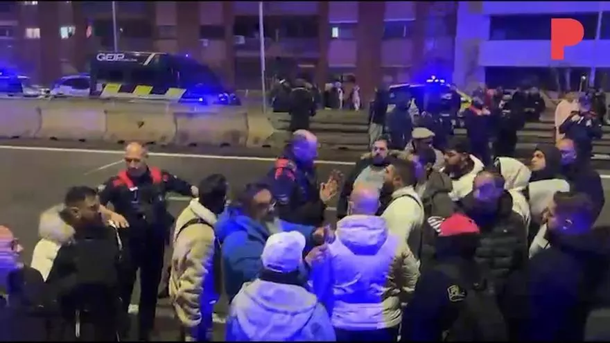 Parado el tránsito por manifestación en la C-31 por el desalojo de el B9 en Badalona