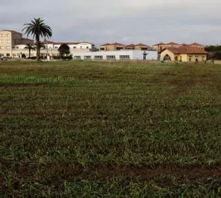 El PP se encara con Foro por el plan de la playa verde y el reparto de personal