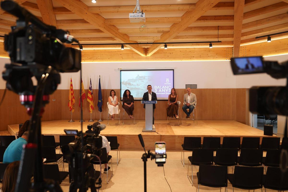 Galería: Rafael Triguero presenta el balance de tres años de mandato en el Ayuntamiento de Ibiza
