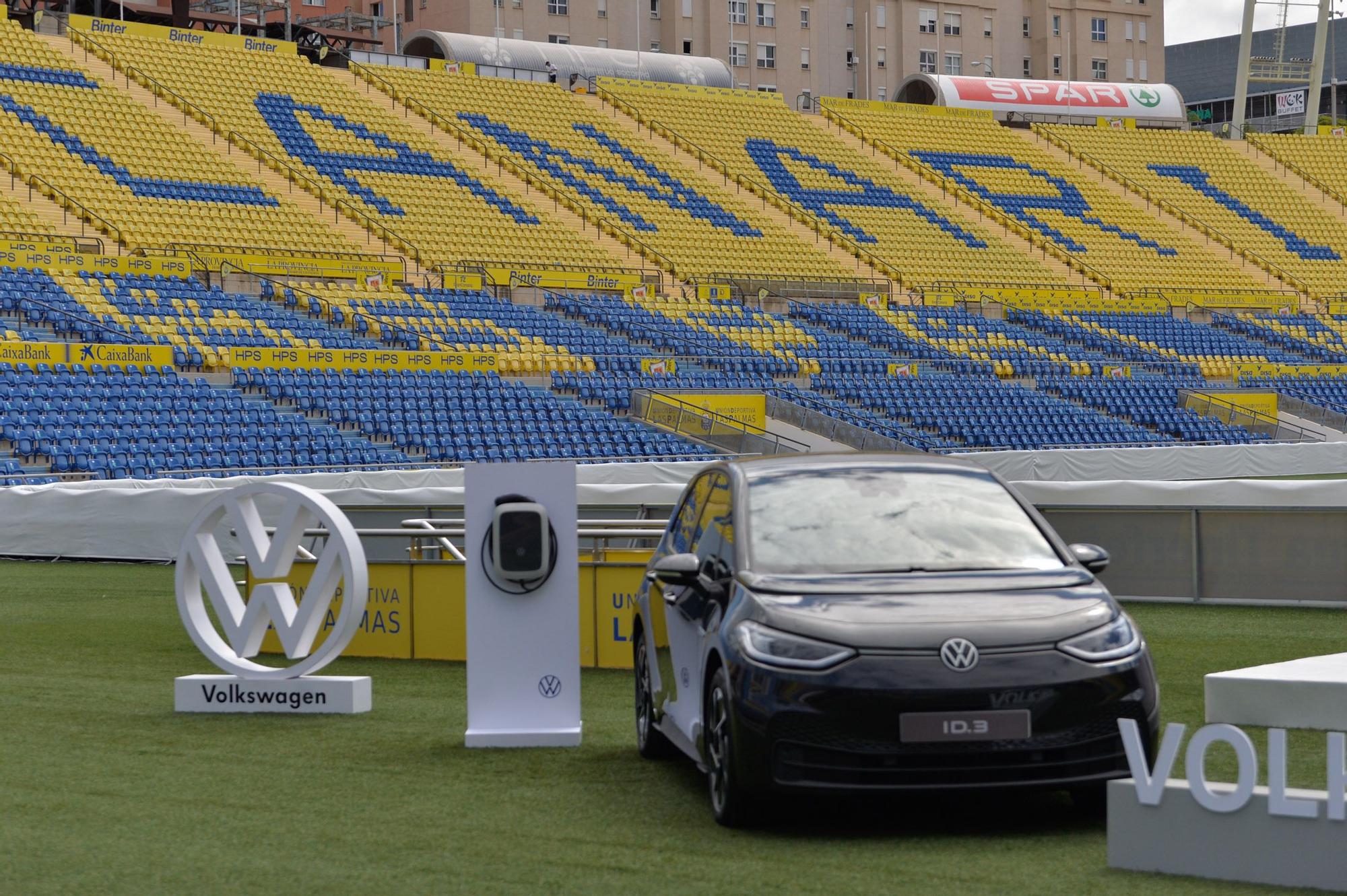 La UD Las Palmas recibe la nueva flota de coches eléctricos Volkswagen ID.3