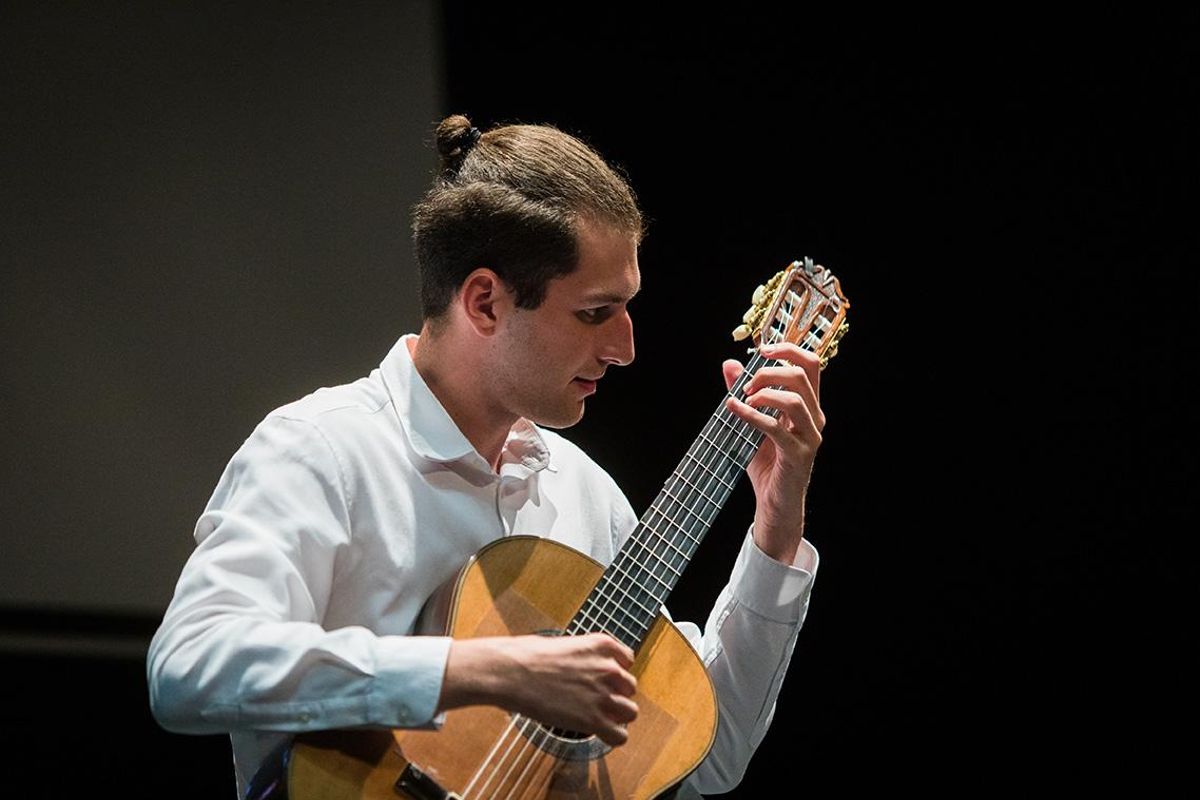 Özberk Miraç és un prodigi de la guitarra clàssica.