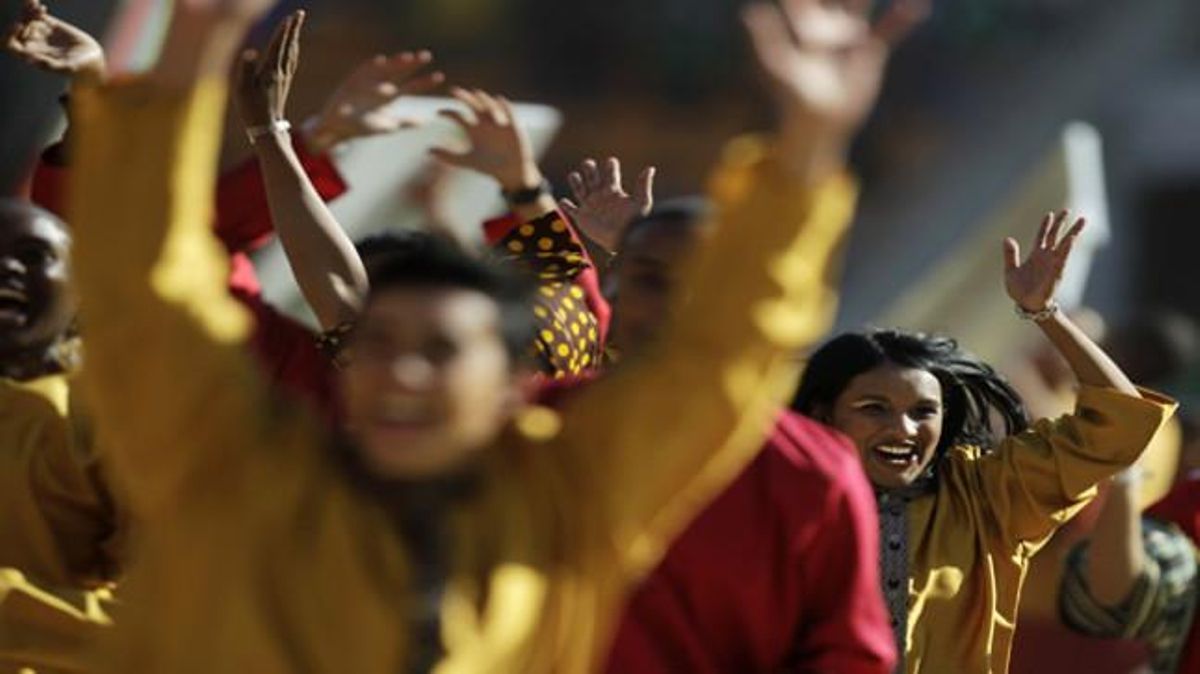 Els ballarins han envaït l’estadi Soccer City, avui a Johannesburg.