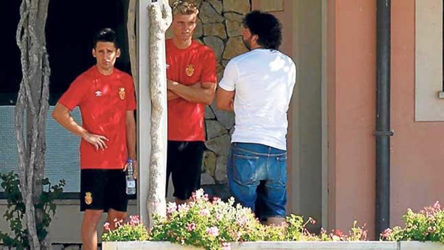 Ferran Corominas y Tobias Henneböle, ayer en Son Bibiloni con Iván Campo.