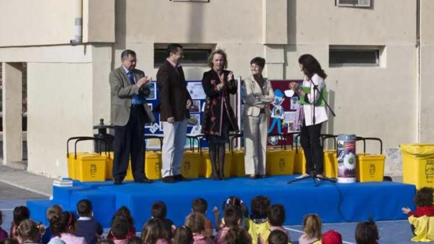 La alcaldesa presentó el nuevo proyecto en la Aneja.