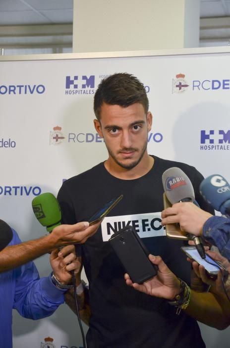 Joselu pasa reconocimiento médico con el Deportivo