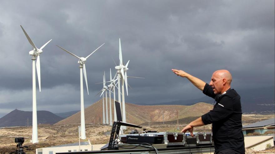 Quique Serra en un momento de la sesión que grabó en el Instituto Tecnológico y de Energías Renovables (ITER).