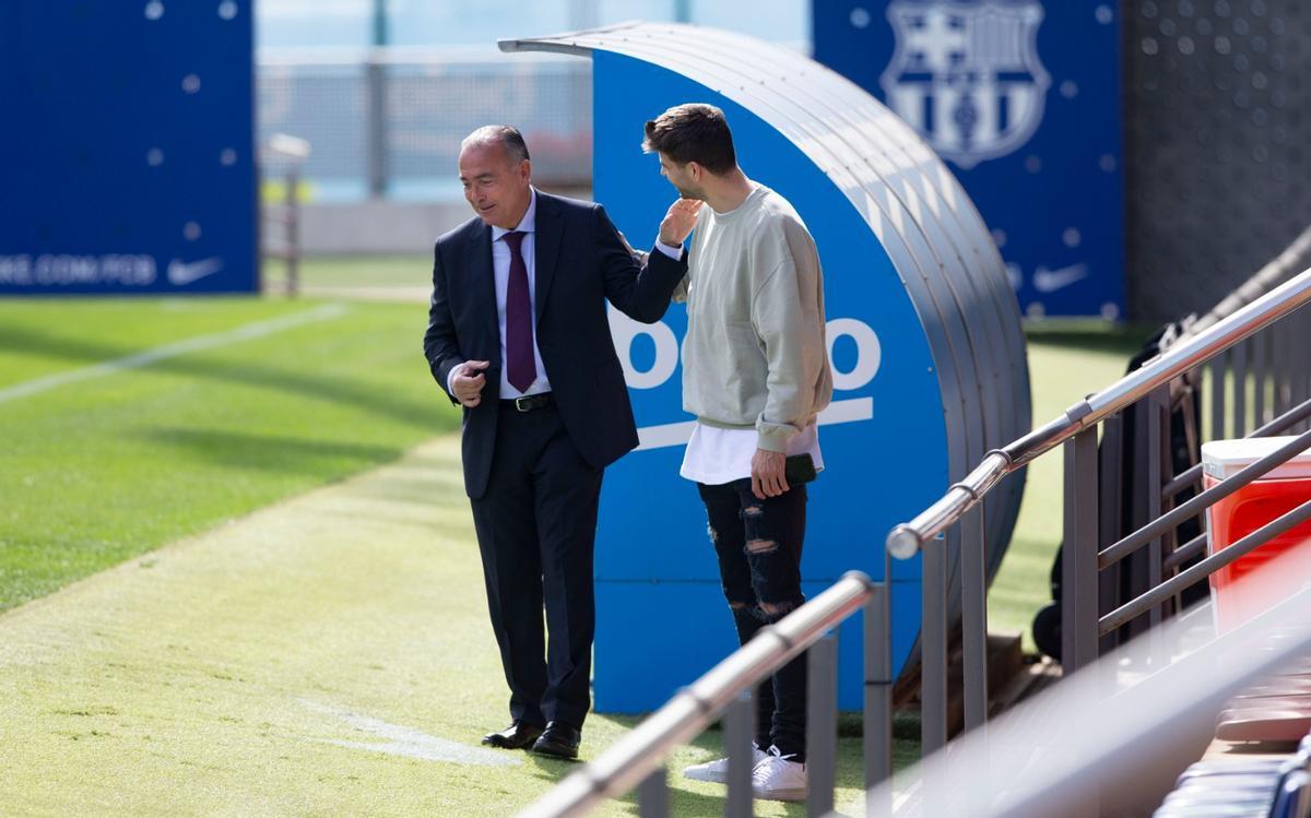 Piqué siguió la sesión junto con Rafa Yuste