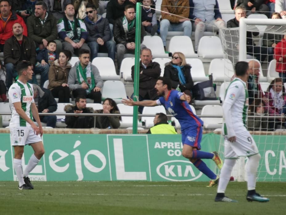 El partido entre el Córdoba y el Oviedo, en imágenes