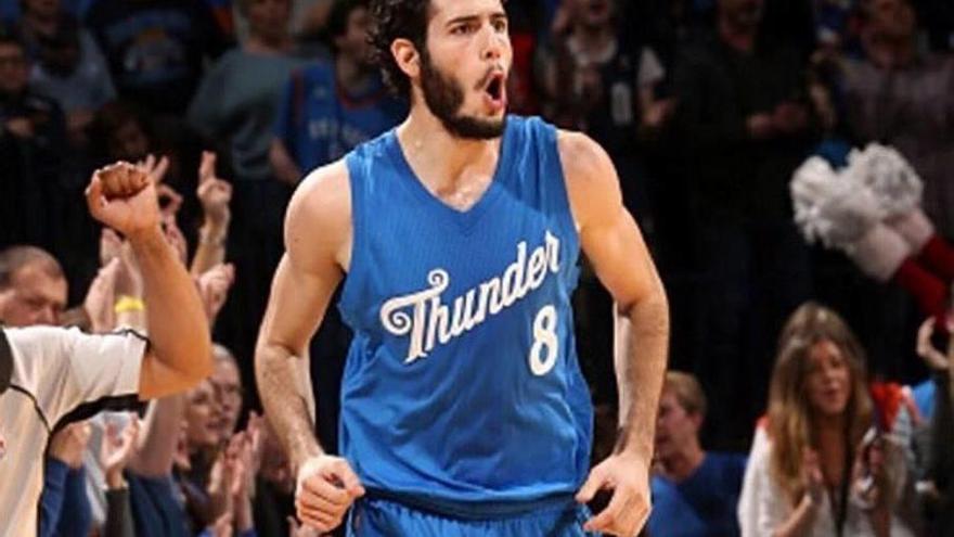 Álex Abrines celebra una canasta en un partido de esta temporada con los Thunder.