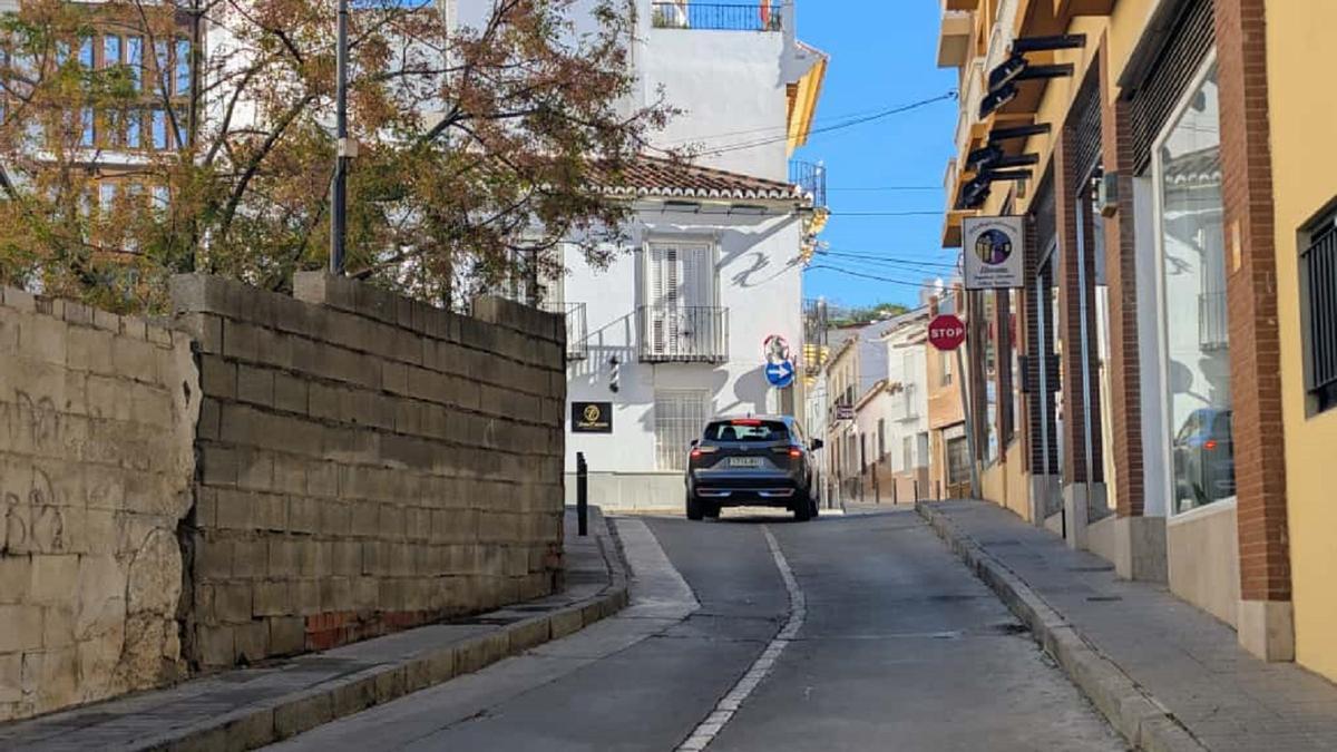 La calle Arroyo Hondo de Vélez-Málaga será de doble sentido.