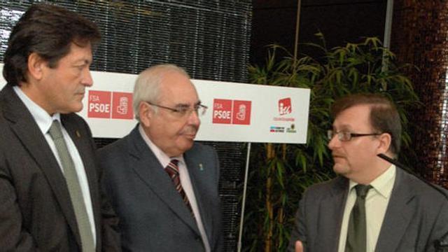 Javier Fernández, el presidente Vicente Álvarez Areces y el líder de IU, Jesús Iglesias.