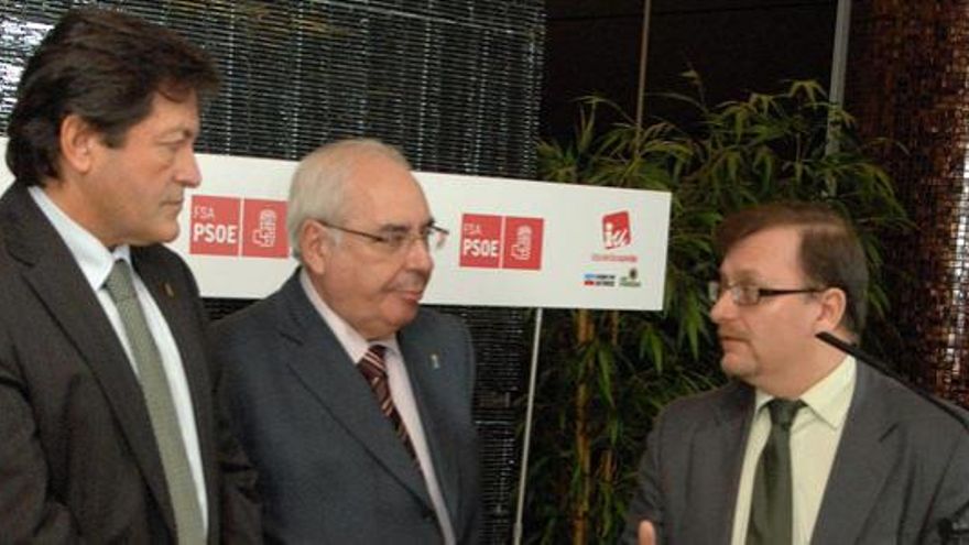 Javier Fernández, el presidente Vicente Álvarez Areces y el líder de IU, Jesús Iglesias.