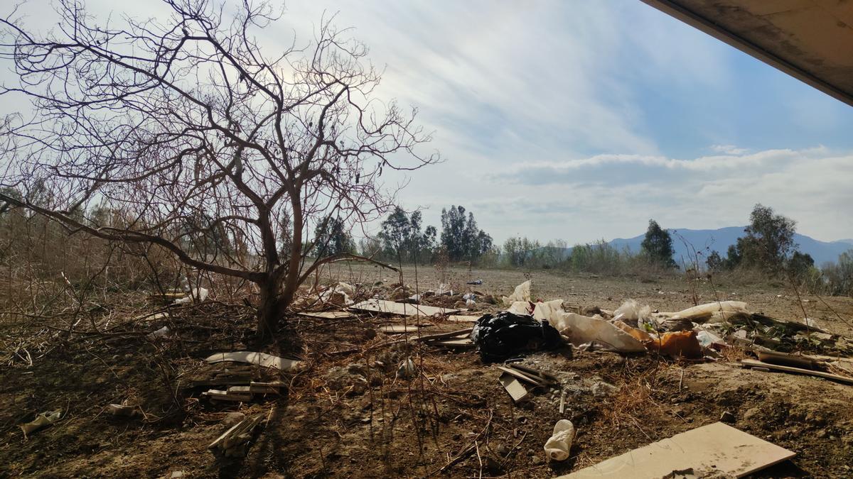 La ciudad sigue teniendo una tarea pendiente con el río: despojarlo de su impuesta función de vertedero.