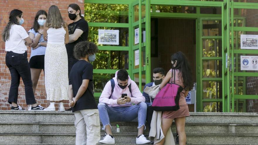 Tres casos en Historia llevan a suspender clases presenciales a 183 alumnos del Milán