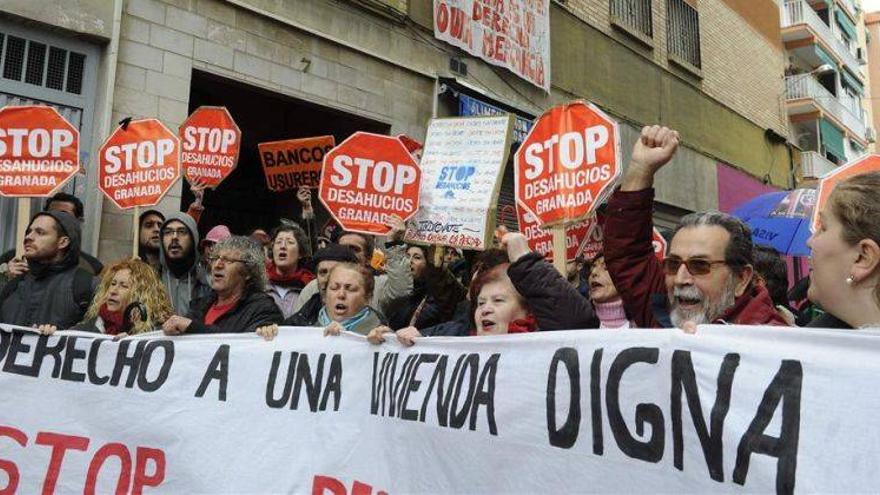 El PSOE pide que la PAH participe en la tramitación de la ley de desahucios