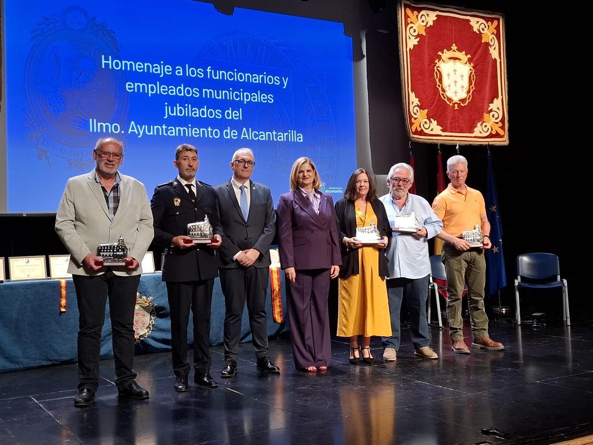 Homenaje a los funcionarios jubilados y empleados ejemplares en Alcantarilla