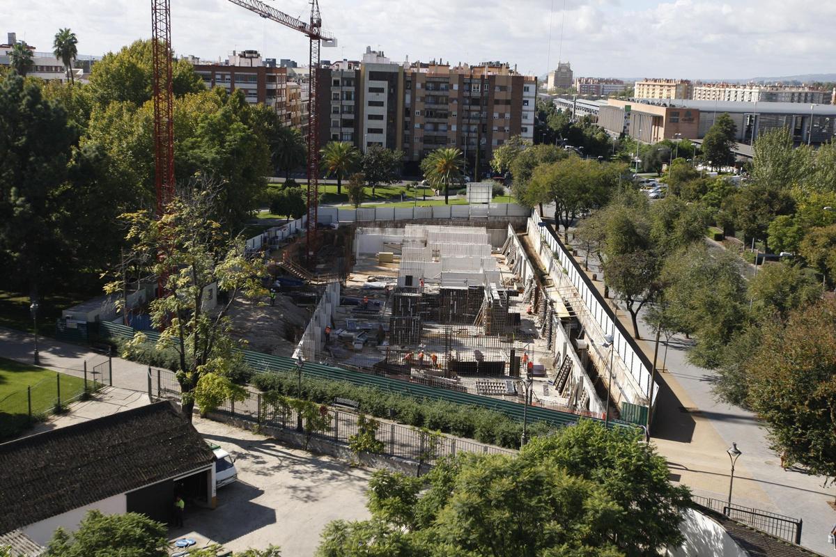 Obras de la biblioteca en los jardines de la Agricultura antes de su paralización.