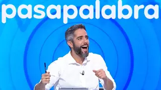 Roberto Leal se emociona tras la sorpresa del equipo de 'Pasapalabra':"¡Qué bonito! Muchas gracias"