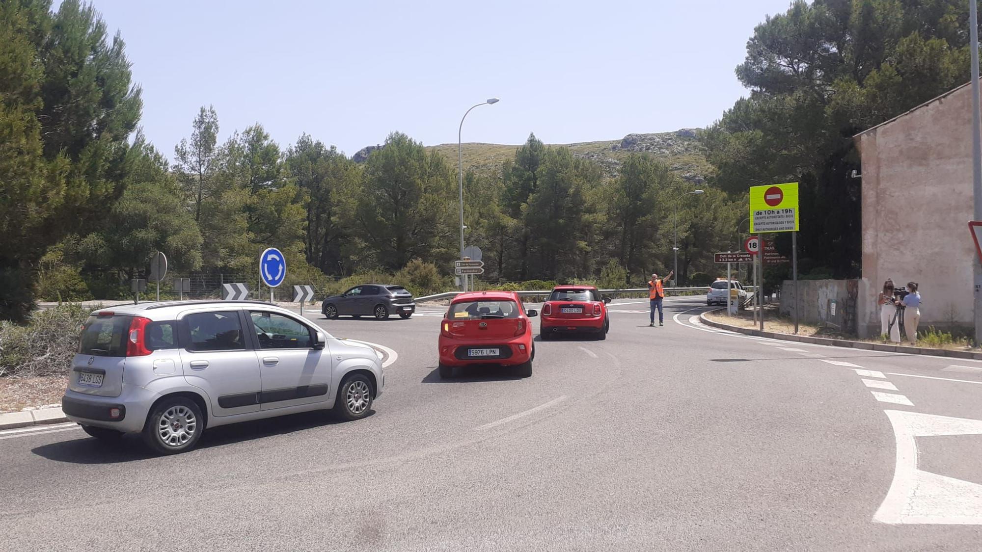 Empiezan las restricciones para llegar a Formentor: permiten el acceso en coche privado a cambio de una consumición en la playa