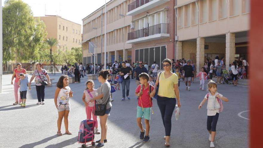 Primer día de jornada continua en un centro este curso