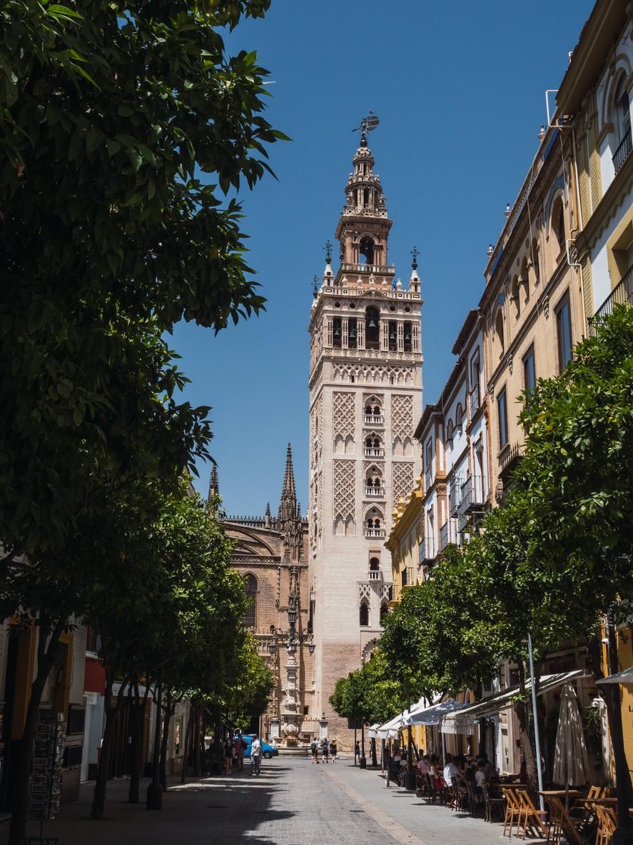 Vista de la Giralda desde la calle Mateos Gago