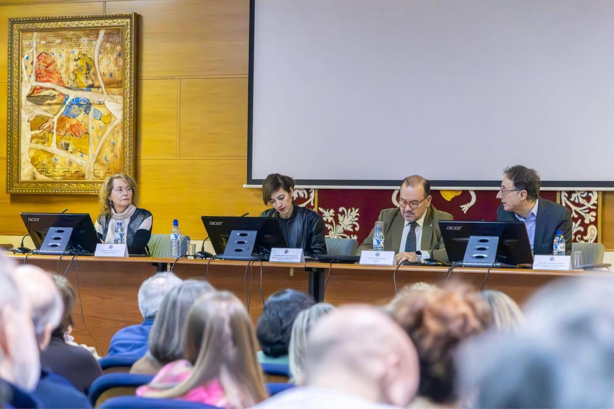 Marta Lois toma posesión como decana de la facultad de Ciencias Políticas de Santiago